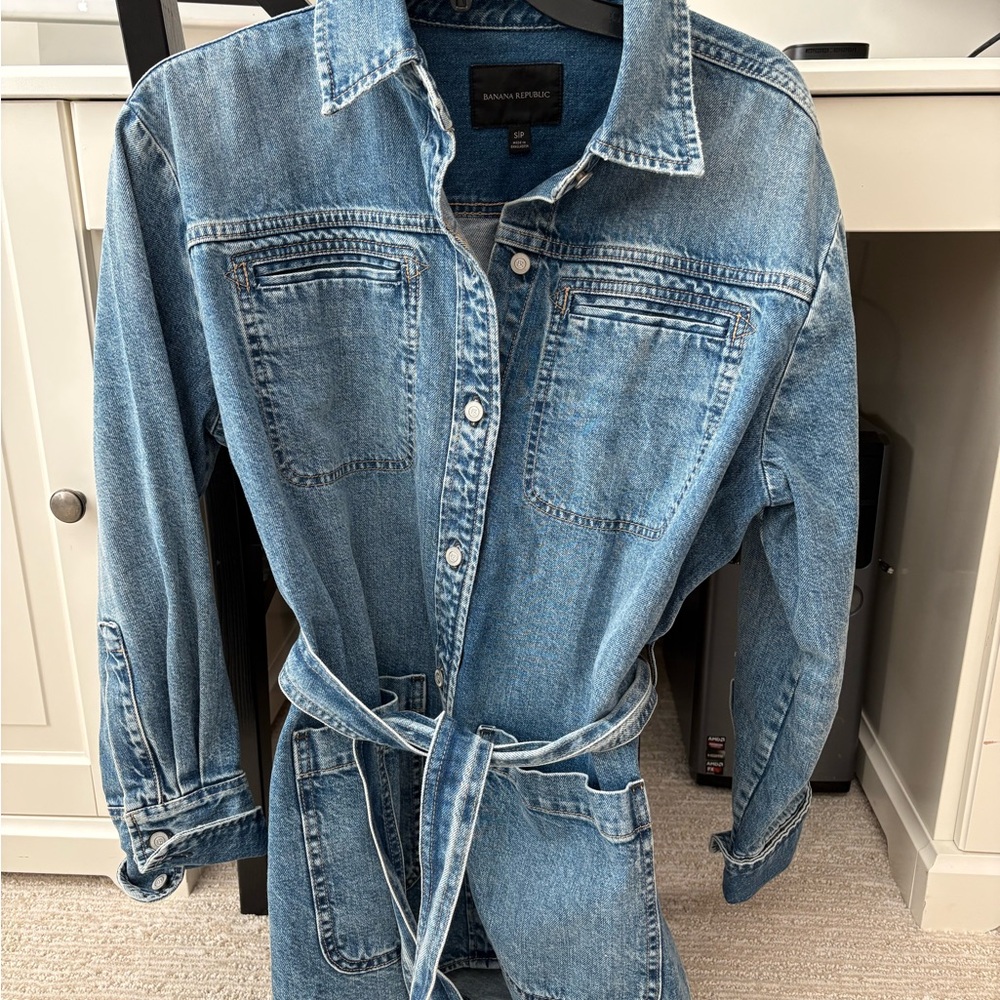 Banana Republic SZ small Jean jacket with belt.  BNWOT.